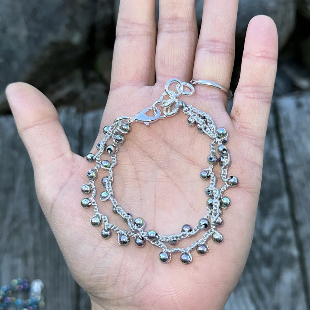 Dyed hematite bracelet - Picture 2 of 8